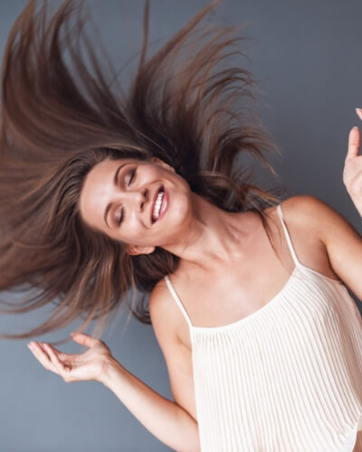 charming-young-woman-2024-10-18-17-44-40-utc